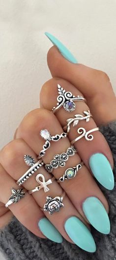 Bohemian jewels style Bohemian Jewels, Boho Jewels, Tiara Ring, Stil Boho, Super Nails, Nail Ring, Nail Styles, Epilator, Girl Stuff