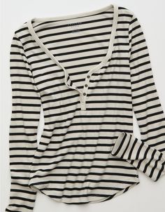 Striped Long Sleeve Shirt Outfit, Tops For School, Hoodie Layout, Brandy Melville Clothes, Amazon Orders, American Eagle Aerie, Baggy T-shirt, Downtown Outfits, Xmas List