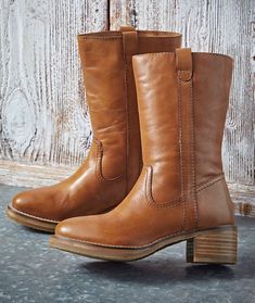 New Women's Extras | Carbon2Cobalt Cowboy Boots Outfit Casual, Barn Boots, Expensive Shoes, Comfortable Footwear, Fashion Aesthetics, Caramel Color, Classic Boots, Sidecar