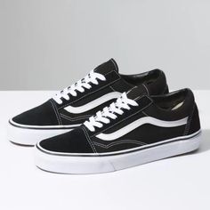 Vans Adult Old Skool Skate Shoes - Black - Little Nomad Vans Vintage, Sk8 Hi Vans, Tenis Vans, Vans Original, Old Skool Black, Vans Store, Vans Era, Black Vans