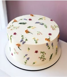 Cake Designs Floral Simple, Single Tier Cake Designs, April Wedding Cake, Wildflower Sheet Cake Ideas, Minimal Flower Cake, Minimal Floral Cake, 18th Birthday Cake Simple, Tea Themed Cake