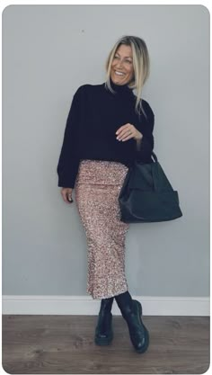 Sequin Skirt Outfit Winter, Casual Sequin Outfit, Sequin Midi Skirt Outfit, Midi Skirt Outfit Winter, Pink Sequin Skirt, Pink Skirt Outfits, Sequin Skirt Long