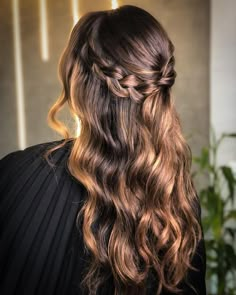 Wedding Hairstyles Bridesmaid Half Up, Pre Wedding Hairstyles, Bridesmaid Hair Inspo, Hair Job, Dance Hairstyles, Hairstyles For Layered Hair, Hair Styler, Modern Hairstyles, American Beauty