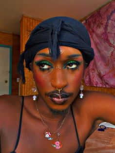 Black Ppl Makeup, Cute Makeup For Round Face, Afro Punk Makeup, Gender Neutral Makeup Looks, No Brows Makeup Look, Silly Makeup Looks, Skin Color Types, Dreamcore Makeup, Masculine Makeup Ftm