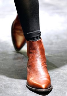 Brown Booties Mode Shoes, Bohol, Junya Watanabe, Shoe Fits, Looks Chic, Looks Style, Mode Inspiration