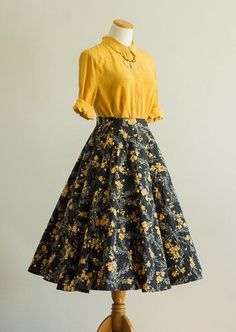 Best 25+ 50s outfits ideas on Pinterest | 50s inspired fashion, Greaser outfit and 50s shoes 1950s Skirt, Rock Outfit, Jason Statham, 50s Fashion, 1950s Fashion, Mode Vintage, Mode Inspiration, Looks Vintage, Vintage Skirt