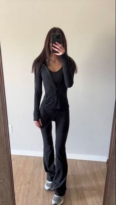 This running jacket has a high neck style to help you stay warm after your workout. Aesthetic Outfits Sporty, Lululemon Jacket Outfit, Lululemon Define Jacket Outfit, Outfit Ideas Lululemon, Lululemon Outfit Winter, Black Flared Leggings Outfit, Define Jacket Outfit, Lululemon Outfit Ideas, Gym Aesthetic Outfits