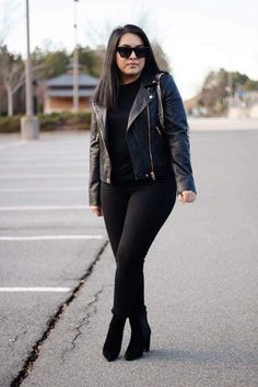 Leather Jacket Curvy Outfit, How To Style Leather Biker Jacket, Womens Leather Jacket Outfit Fashion Ideas, Leather Jacket Curvy, Plus Size Black Leather Jacket Outfits, Plus Size Black Leather Jacket, Plus Leather Jacket Outfit, Fashion For Midsize Women, Black Outfits Curvy