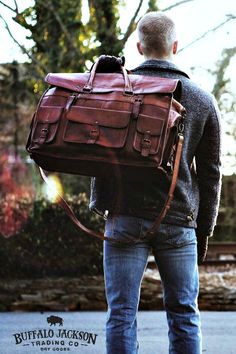 Tough, rugged, leather weekend travel bag in camel. Weekender | Travel | Adventure Street Style Vintage, Rugged Leather, Old School Style, Mens Travel, Mens Fashion Rugged, Weekend Travel