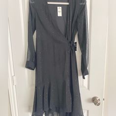 New Midi Wrap Dress Size Small Long Sleeve Black Midi Dress For Date Night And Holiday, Black V-neck Holiday Dress, Black V-neck Dress For Holiday, Elegant Black Holiday Dress, Holiday Black Dressy Midi Dress, Dressy Black Holiday Midi Dress, Dressy Black Midi Dress For Holiday, Fall Holiday Midi Dress, Chic Midi Dress For Fall Holiday