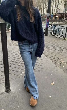 Victoria Paris Outfits, Wintertime Outfits, 대학생 스타일, Vinter Mode Outfits, Adrette Outfits, Looks Pinterest, Skandinavian Fashion, Paris Mode, Uggs Outfit