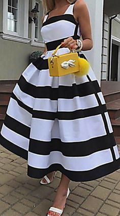 Afrikaanse Mode, Chic Chic, Dress Women Elegant, Classy Dress Outfits, Black And White Dress, Latest African Fashion Dresses, Line Dress, African Fashion Dresses, Types Of Dresses