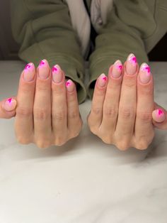 Valentines Oval Nail Ideas, Short Oval Valentines Nails, Oval Valentines Nails, Valentine’s Day Nails Pink, Fun Valentines Nails, Short Valentines Nails, Bleached Eyebrows, Acrylic Nails Almond Shape, Pink Tip Nails