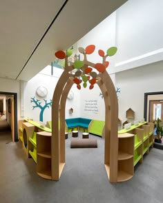 KS1 school library with double-sided bookcases, arch and corner seating Playschool Interiors, Daycare Floor Plans, Corner Library, Tree Arch, Reading Corner Classroom, Preschool Creative Art, Preschool Library, Pre Primary School