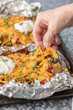 Best Nacho Recipe, Grilled Foil Packets, Foil Pack Dinners, Foil Packet Dinners, Foil Pack Meals, Foil Dinners, Plats Healthy, Foil Packet Meals, Foil Packet