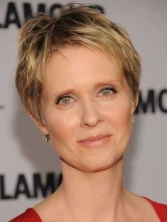 Short Fine Layered Pixie Haircuts Cynthia Nixon, Dunner Wordend Haar, Hair Over 50, Short Hairstyles Fine, Fine Straight Hair, Short Blonde Haircuts, Medium Short Hair, Very Short Hair, Hairstyles Over 50