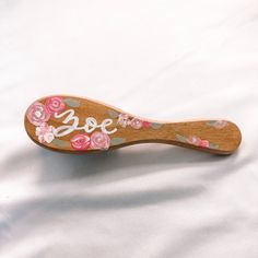 Introducing my charming hand-painted wooden baby hair brushes!! Each brush is painted with delicate flowers and personalized with my signature style of hand lettered name. Crafted from solid wood, the baby brush measures 6 inches tall by 1.5 inches wide, and the kids brush measures 9.5 inches tall by 3 inches wide. Whether as a cherished keepsake or a thoughtful gift, my hand-painted wooden baby hair brushes are the perfect choice for any baby girl's essentials! Shipping Processing time for cust Painted Wood Hair Brush, Hair Brush Painting Ideas, Painted Wooden Hair Brush, Custom Hair Brush, Hand Painted Hair Brush, Hairbrush Paint Ideas, Painted Hairbrush, Wooden Hair Brush