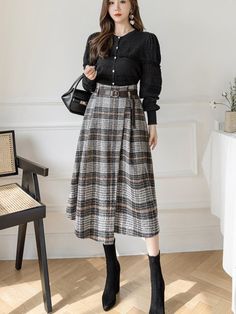 Long Outfit Ideas, Long Skirt Looks, Womens Blouses Casual, Spring Skirt Outfits, Long Outfit, Long Skirt Fashion, Long Skirt Outfits, High Waist Skirt, Vintage Swimsuits