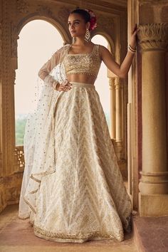 Buy Red Chennur Silk Hand Painted Kalamkari Ajantha Geometric Gathered Lehenga Set For Women by aindhri by mahitha Online at Aza Fashions. Jacket Lengha, Lehenga White, Brocade Top, Grey Lehenga, Dupatta Embroidery, Brocade Lehenga, Pranali Rathod