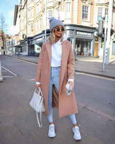 Alexx Coll, Sunday Service, Winter Fashion Coats, White Purse, Mode Casual, Mode Inspo, Casual Winter Outfits, 가을 패션, Fall Fashion Outfits