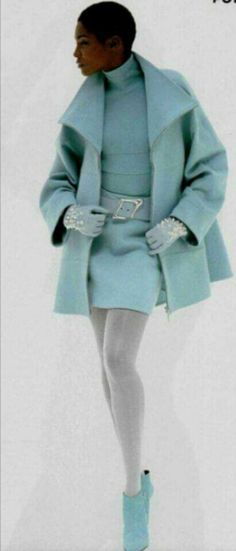 Winter Ready 80s Jackets Women, Turquoise Jacket Outfit, 1990 Fashion, Winter Fashion Show, Gallery Outfit, Sophie Dahl, Art Gallery Outfit, Claude Montana, Runway Fashion Couture