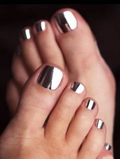 LoLoBu - Women look, Fashion and Style Ideas and Inspiration, Dress and Skirt… Chrome Nail Art, Silver Nail, Colorful Nails, Nail Swag, Pedicure Nail Art, Nail Art Supplies, Toe Nail Art, Creative Nails