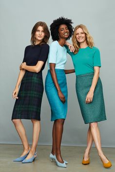 Teal Skirt Outfit Color Combinations, Skirt Shirt Outfit, Secretary Aesthetic, Easy Chic, Classic Style Outfits, Plaid Outfits, Formal Skirt, Office Fashion Women, Paris Outfits