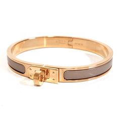 Used Hermes Click Kelly Bangle Pm Sp 02 14 Marron Glace Pg Metal S Bracelet (Sku: Gzl12yiw) === General === Brand : Hermes === Design === Type : Bangle Gender : Women Material : Metal Color : Marron === Size === Length : 17cm / 6.69'' === Included Items === Accessories : Box, Dust Bag Accessories Notice : Before Purchasing, Please Refer To The Images Of The Accessories Included With The Item. === Condition === Condition : Used (Like New) Ranking : Rank Sa Used - Hardly Any Traces Of Usage Nice I Hermes Design, S Bracelet, Hermes Jewelry, Accessories Box, Metal Color, Luxury Branding, Vision Board, Bag Accessories, Dust Bag