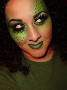 Green Monster Makeup, Frog Costume Makeup, Turtle Makeup Ideas, Cute Frog Makeup, Green Face Paint Ideas, Frog Makeup Look, Green Halloween Makeup, Frog Makeup, Cactus Makeup