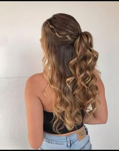 Hair For Senior Pictures Hairstyles, Cute Bridesmaid Hairstyles Half Up, Wedding Hair Down Bridesmaid, Bridesmaid Hair Braid Half Up, Simple Bridesmaid Hairstyles Down, Hairstyles To Wear To A Wedding, Cute Half Up Half Down, Cute Hairstyles For Graduation