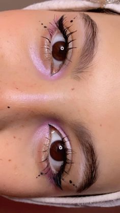 Simple Pop Of Color Makeup, Simple Makeup Looks Colorful, Easy Makeup Eye Looks, Easy Festival Eye Makeup, Color Eyeliner Brown Eyes, Fun Eye Makeup For Hooded Eyes, Makeup For Festivals Summer, Fun Makeup Ideas Brown Eyes, Fun Easy Eyeliner Looks