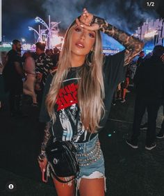 Look Lollapalooza, Rock Festival Outfit, Rap Concert Outfit, Concert Outfit Rock, Rock Music Festival, Festival Outfit Inspiration, Concert Outfit Summer, Festival Outfits Rave, Look Festival