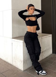 Black And White Hiphop Outfit, Flow Fest, Outfit Cream, Y2k Fits, Mom Jeans Outfit, Body Outfit, Outfit Mujer