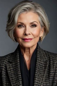 Grey Hair Inspiration Older Women, Hair Mistakes, Short Grey Hair, Haircut For Older Women, Short Hair Haircuts, Short Hair With Layers, Gray Hair, Grey Hair