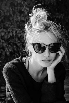 Cat Eye Sunnies Gillian Zinser, Messy Top Knots, Ray Ban Wayfarer, Ray Ban Aviator, Ashley Olsen, Wearing Sunglasses, Bohol, Top Knot, Look Cool