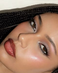 2000s Black Women Makeup, Beyonce 90s Makeup, 2000s Glam Makeup, 90s Super Model Makeup, 90s Rnb Makeup, Deep Contrast Makeup, Makeup That Goes With Red Dress, Lip Combos For Tan Skin, 1997 Makeup