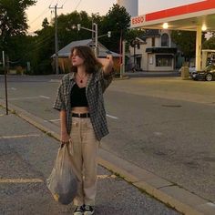 Mode Hippie, Downtown Outfits, Tomboy Fashion, Doc Martens, Looks Style