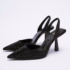 Sandals Patterns, Modern Sandals, Pointed Pumps, Shoe Fits, Pointed Toe Shoes, Fashion Sandals