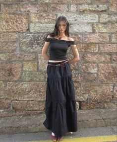 Red Shoes Ballet, 2023 Style Trends, Black Long Skirt Outfit, Long Skirt Outfits Aesthetic, Long Black Skirt Outfit, Black Maxi Skirt Outfit, Black Tiered Skirt, Skirt Outfits Aesthetic, Black Skirt Outfits