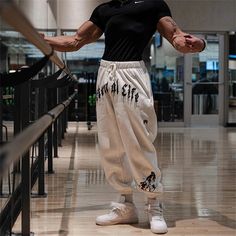 Gym Outfits Men Style, Sports Style Outfits, 180cm Men, Outfit Jogger Hombre, Best Gym Outfits Men, Gym Streetwear, Gym Sweatpants, Outfits Jogger, Gym Sweatpants Outfit