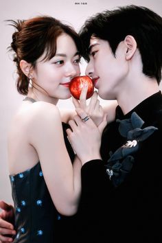 (startv.vn) Thú vui khi xem phim chính là “chèo thuyền” couple (CP). Cặp đôi phim Trung Quốc 2024 nào hot nhất, Triệu Lệ Dĩnh x Lâm Canh Tân hay Ngu Thư Hân x Đinh Vũ Hề? Điểm danh 5 CP hot nhất, được fans “đẩy thuyền” mạnh nhất 2024 nhé. CP Đinh Vũ Hề và [...]