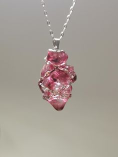 This one is made of high-quality UV resin and tied to the heart with a 925 silver necklace, like a shackle in real life, making it difficult for us to escape from the real world A layer of tempered protective film has been added to the surface, which is not afraid of splashing water, but cannot be worn for bathing It is made according to the order sequence, and each one takes about 1/2 day. I will choose the fastest and safest international logistics The overall height is 30mm/3cm, and the necklace length is 45CM Real Human Heart, Human Heart Necklace, Anatomical Heart Pendant, Anatomical Heart, Heart Fashion, Human Heart, Photoshoot Concept, Silver 925 Necklace, Not Afraid