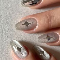 White Black Nail Art, Silver Accent Nails, Silver Nails Ideas, Silver Nail Ideas, Black Nail Art Ideas, Nail Art Silver, Nail Silver, Nails With Silver, Silver Nail Art