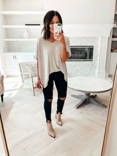 Black Bodysuit Outfit Winter, Meet The Parents Outfit, Black Jeans Outfit Fall, Leggings Outfit Casual, Jeans Outfit Fall, Black Jeans Outfit, Body Suit Outfits, Crisp Autumn, Trendy Outfit Ideas