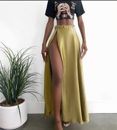 Outfits For The Heat Summer, Inspirational Outfits For Women, Deep Neck Top Outfit, Random And Chic, Cali Trip Outfits, Day Party Outfits Black Women, Boheme Chic Outfit, Tie Skirt Outfit, Classy Boho Fashion