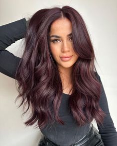 Bordeaux Hair Color, Hot Purple Hair, Plum Hair Colour, Hair Ideas Dyed, Burgundy Purple Hair, Plum Black Hair, Purple Brown Hair, Wine Hair Color