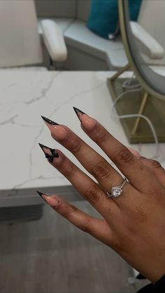 Nails Acrylic 2024, Stiletto Nails Black Women, Acrylic Nails Stiletto, Stilleto Nails Designs, Nail Acrylic, Sassy Nails, Diy Acrylic Nails