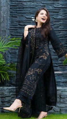 Bridal Anarkali, Dress Models, Latest Bridal Dresses, Desi Fashion Casual, Pakistani Dresses Casual, Pakistani Fancy Dresses, Beautiful Pakistani Dresses, Fancy Dresses Long, Simple Pakistani Dresses