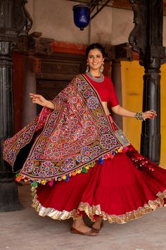 #anjanase #anjanabohra #navratri #lehenga #fashion #aesthetic #outfits #pinterest #red #naturalbeauty #clothing Red Chaniya Choli Combination, Navratri Chunni Style, Red Navratri Outfit, Chania Choli For Navratri, Chanya Choli Aesthetic, Red Chaniya Choli For Navratri, Navtari Outfit, Dandiya Dress Lehenga Choli, Red Lehenga For Navratri