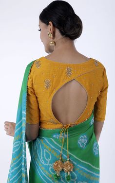 Back Deep Neck Blouse Designs, Latest Blouse Pattern, Deep Neck Blouse Designs, Deep Neck Blouse, Neck Blouse Designs, Cotton Blouse Design, Sari Design